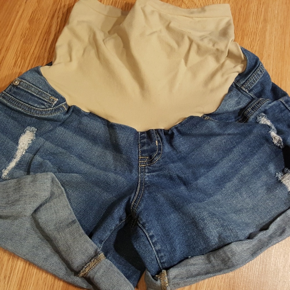 Maternity shorts